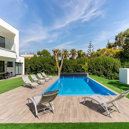 Ferienhaus Luxury Private Pool, Parking, Free Wifi *