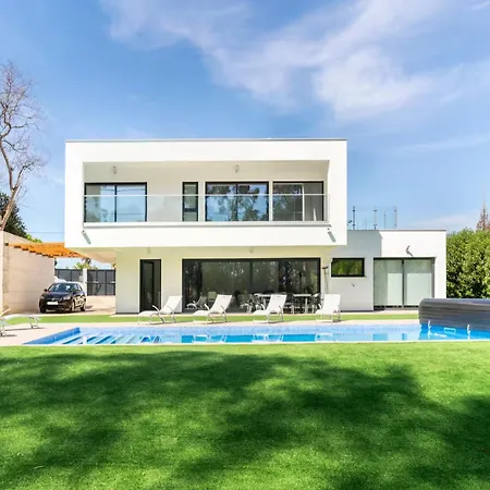 Holiday home Luxury Private Pool, Parking, Free Wifi *