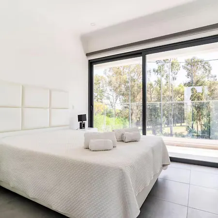 Luxury Private Pool, Parking, Free Wifi Holiday home Portimao